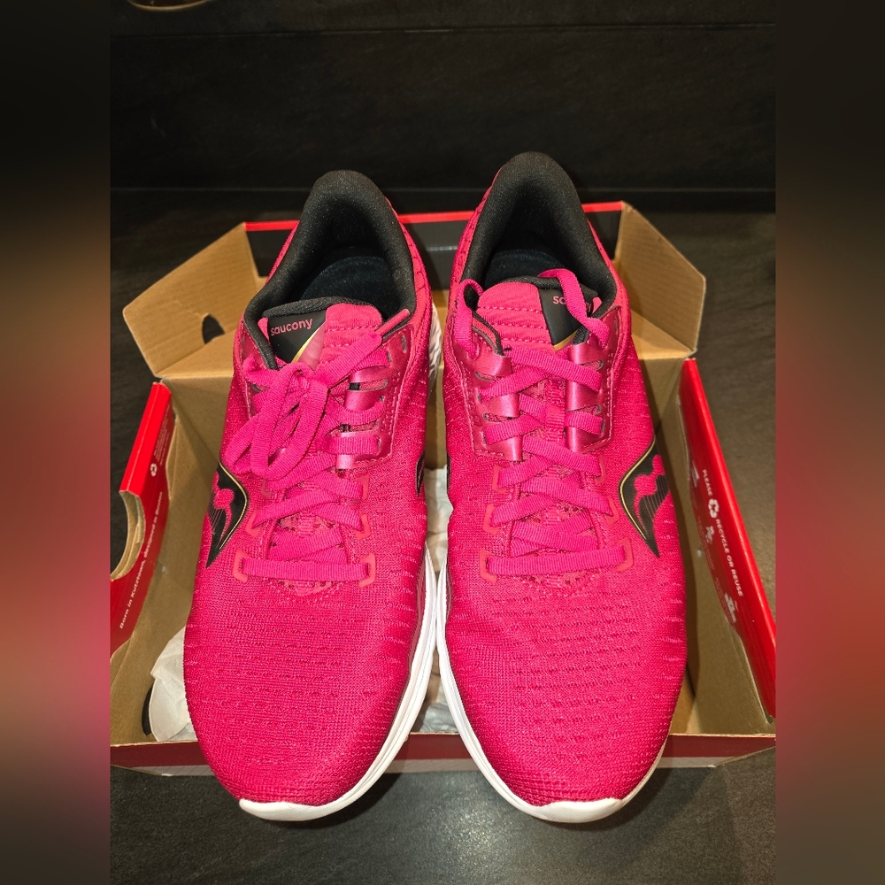 New Saucony Kinvara 11 Womens Size 8 Running Shoes